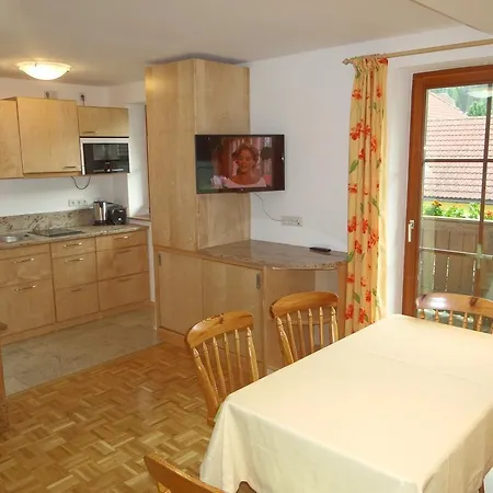 Haus Edelweiss アパート *